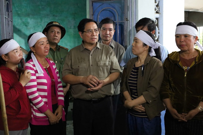 Thủ tướng Chính phủ thăm hỏi, động viên người dân vùng "rốn lũ" Đắk Lắk - Ảnh 5.