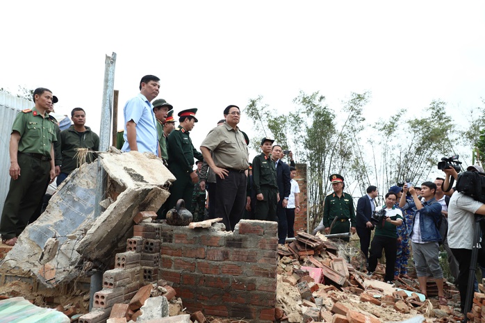 Thủ tướng Chính phủ thăm hỏi, động viên người dân vùng "rốn lũ" Đắk Lắk - Ảnh 3.