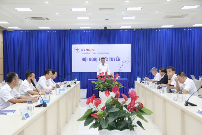 EVNCPC họp khẩn ứng phó bão số 13: Giữ vững an toàn, kỷ luật trong mưa lũ - Ảnh 1.