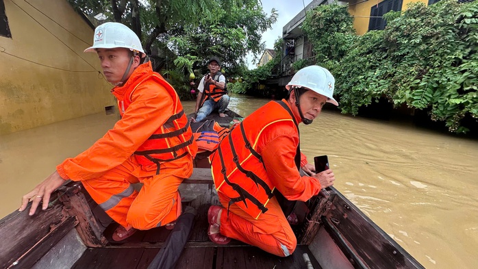 EVNCPC họp khẩn ứng phó bão số 13: Giữ vững an toàn, kỷ luật trong mưa lũ - Ảnh 5.