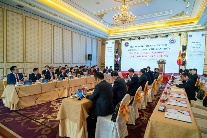 Hợp tác đấu tranh chống buôn lậu trên biên giới Việt Nam - Campuchia - Ảnh 1.