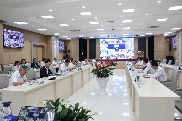 EVNCPC họp khẩn ứng phó bão số 13: Giữ vững an toàn, kỷ luật trong mưa lũ - Ảnh 2.