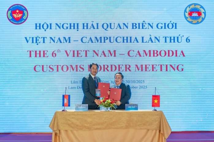 Hợp tác đấu tranh chống buôn lậu trên biên giới Việt Nam - Campuchia - Ảnh 2.