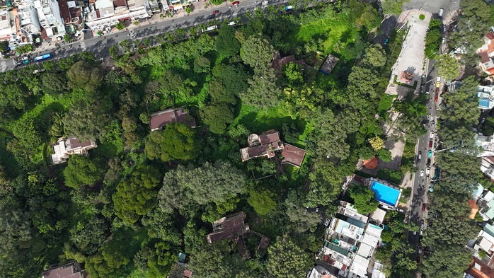 Khu tưởng niệm nạn nhân COVID-19: Tạc ghi ký ức giữa lòng thành phố - Ảnh 1.