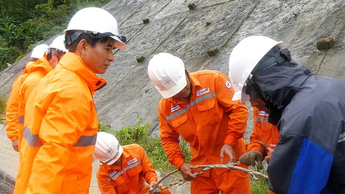 EVNCPC họp khẩn ứng phó bão số 13: Giữ vững an toàn, kỷ luật trong mưa lũ - Ảnh 7.