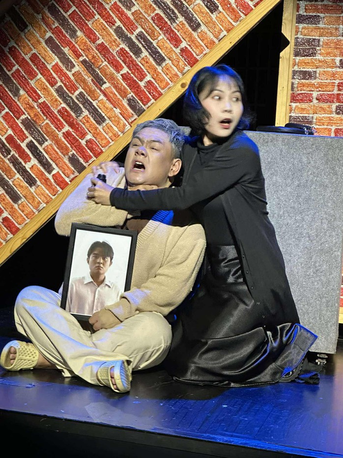 Trịnh Kim Chi, Trung Dũng, Vũ Xuân Trang, Hoàng Thy hội ngộ cảm xúc trong kịch "Truy tâm" - Ảnh 2.