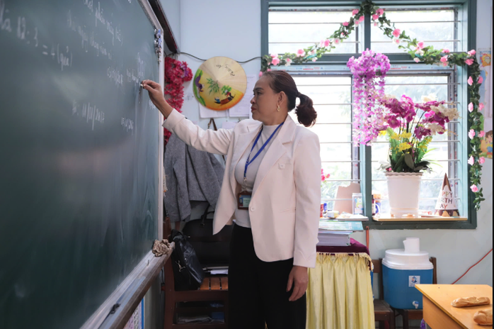 Bộ GD-ĐT nêu lý do cần tăng lương, phụ cấp cho giáo viên - Ảnh 1.