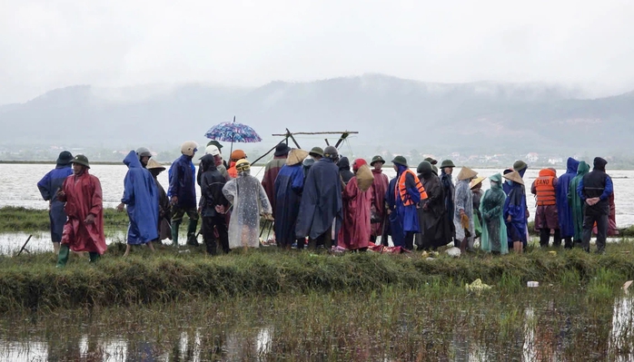 Mưa lớn ở Quảng Trị gây ngập lụt , sạt lở và tê liệt giao thông - Ảnh 3.