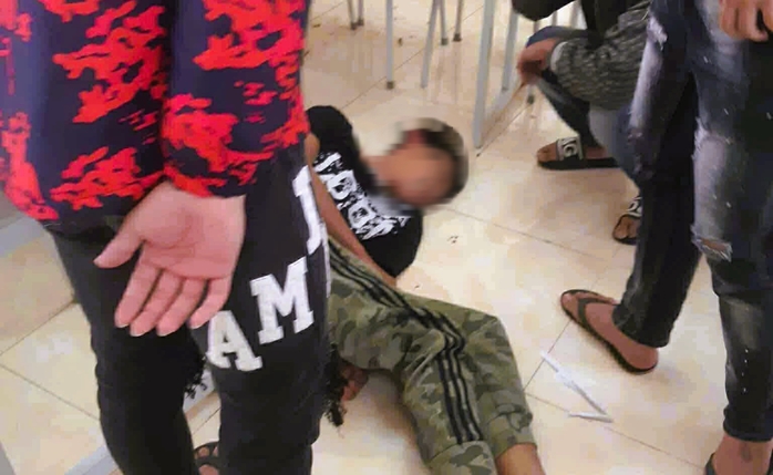 Nam sinh lớp 10 bị nhóm bạn cùng trường đánh dẫn tới chảy máu não - Ảnh 1.