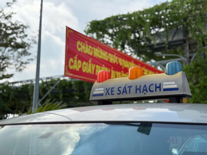 Hai "văn phòng ghi danh" ở TP HCM khiến trăm người khóc ròng - Ảnh 1.