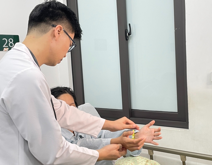 Nữ sinh 18 tuổi bất ngờ đột quỵ khi đang ở trường - Ảnh 1.