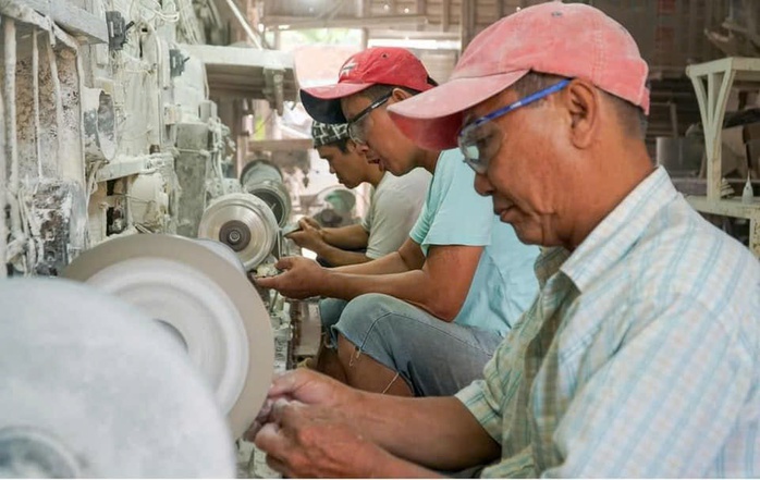 Nghề “thổi hồn” vào sò ốc - Ảnh 1.