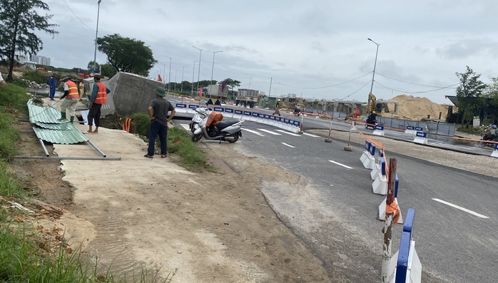 Hố tử thần xuất hiện giữa đường Nam Kỳ Khởi Nghĩa tại Đà Nẵng gây hoang mang - Ảnh 2.