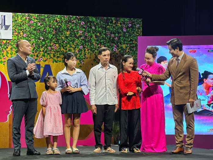 Võ Hạ Trâm nức nở vì "Điều ước của mẹ" - Ảnh 2.