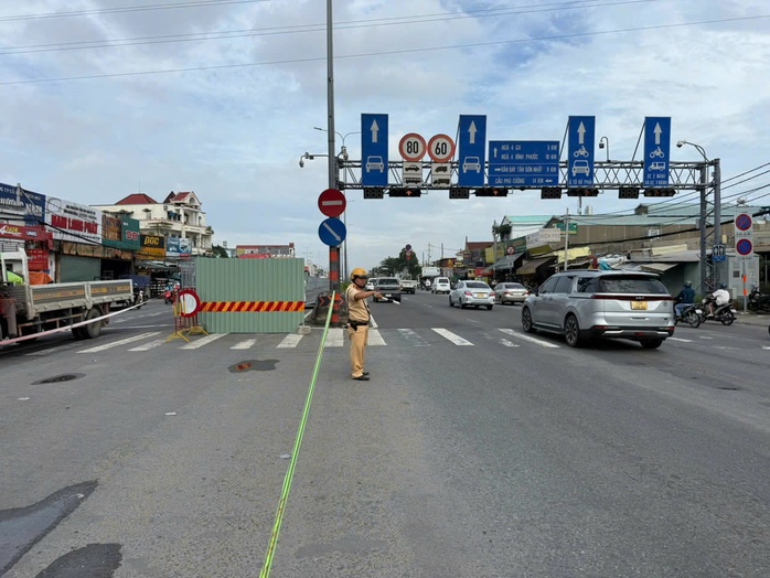 CSGT TP HCM đưa ra khuyến cáo người dân lưu thông qua khu vực Ngã tư Đình - Ảnh 2.