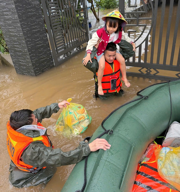 Thiên tai tiếp tục đe dọa miền Trung: Ngập lụt tại Đà Nẵng và Huế - Ảnh 1.