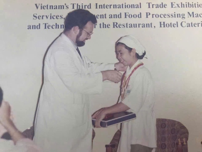 Những người vẽ lại đời mình: Tay trái viết tiếp
niềm đam mê gian bếp - Ảnh 1. Những người vẽ lại đời mình: Tay trái viết tiếp niềm đam mê gian bếp - Ảnh 1.