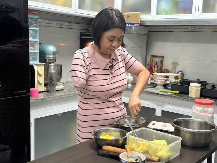 Những người vẽ lại đời mình: Tay trái viết tiếp
niềm đam mê gian bếp - Ảnh 2. Những người vẽ lại đời mình: Tay trái viết tiếp niềm đam mê gian bếp - Ảnh 2.