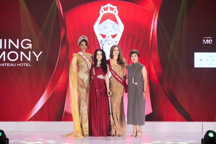 Người đẹp Pháp biết ơn khi được chăm sóc ở Việt Nam - Ảnh 2.