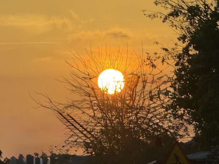 Vẻ đẹp của ánh dương trong sách ảnh của Hoàng Thị Bích Thảo  - Ảnh 3.