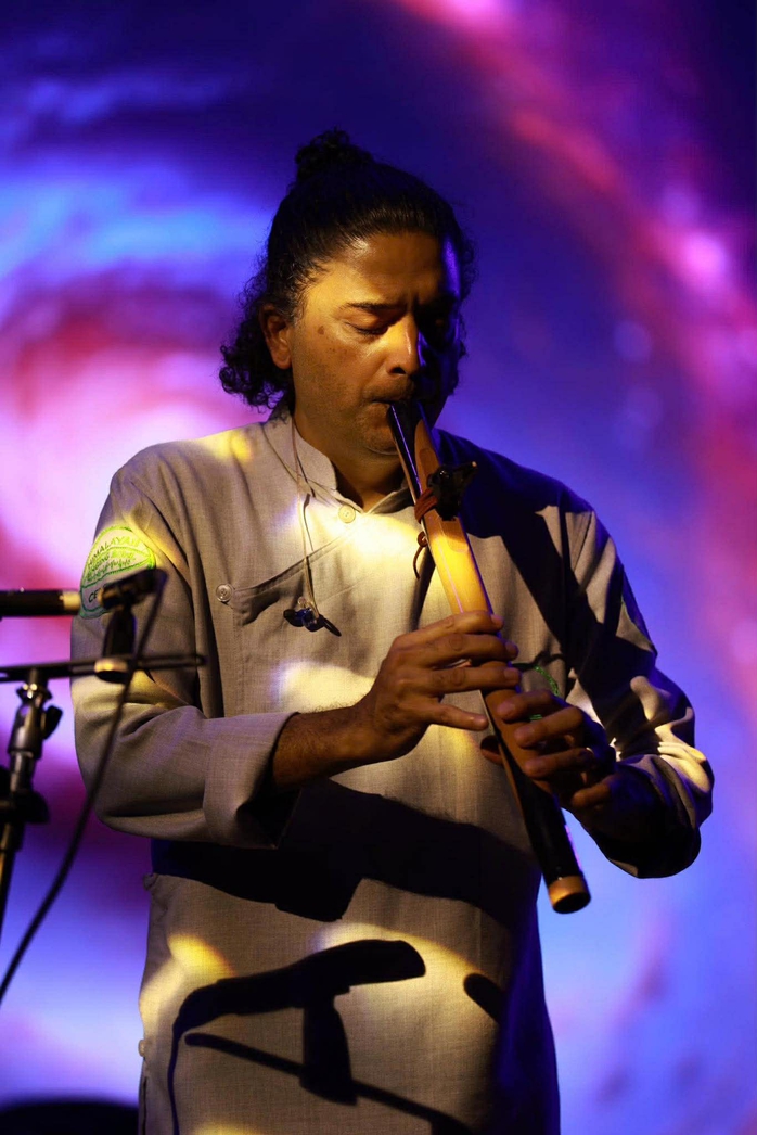 Đinh Linh, Cao Bá Hưng và các nghệ sĩ quốc tế tạo dấu ấn đêm nhạc "6 Senses" - Ảnh 2.