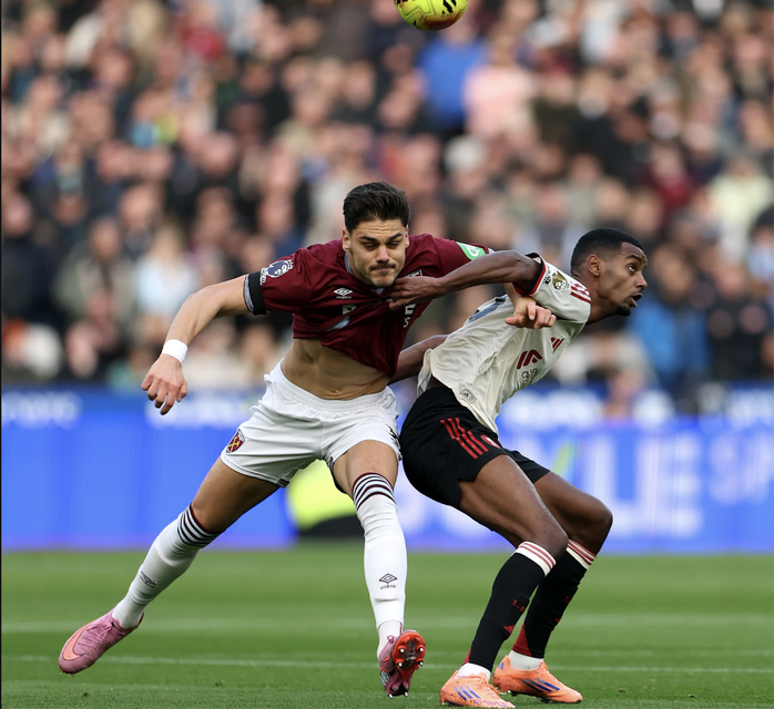Liverpool đánh sập "pháo đài" London Stadium của West Ham - Ảnh 3.