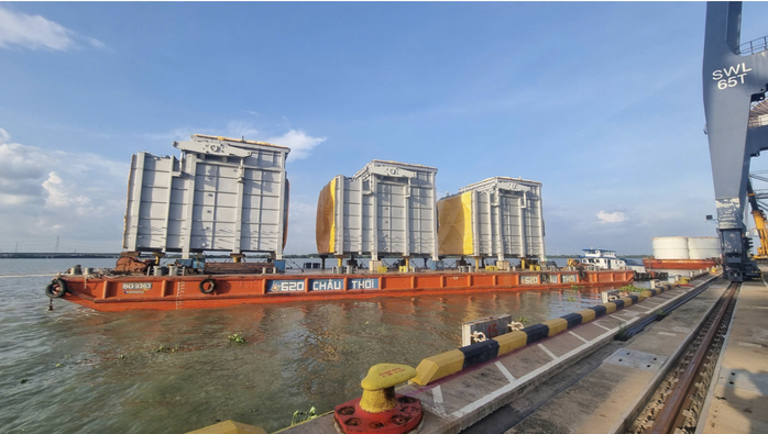 Một doanh nghiệp tài trợ nhiều sà lan làm sân khấu cho lễ hội quy mô lớn ở Cần Thơ - Ảnh 1.