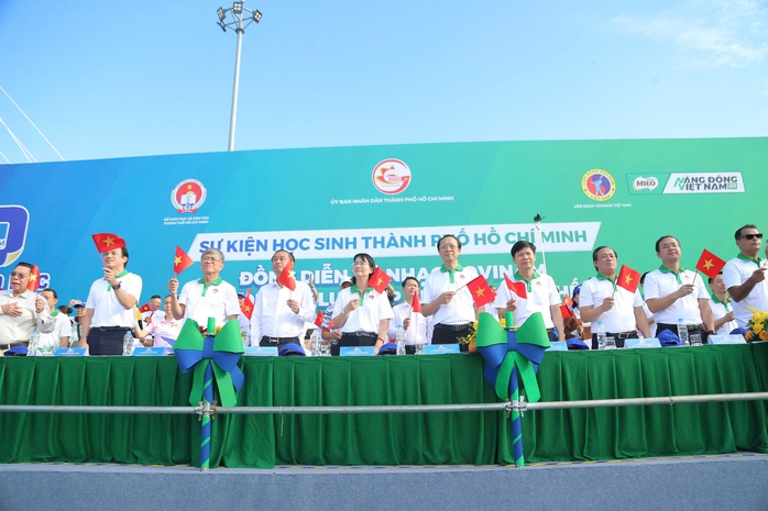 Hơn 60.000 học sinh TP HCM đồng diễn võ nhạc Vovinam, xác lập kỷ lục kép Việt Nam và thế giới - Ảnh 2.