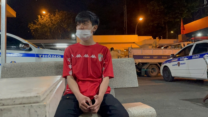 Thiếu niên khai lý do độ xe, che biển số để chạy trên đường ở TPHCM - Ảnh 5.