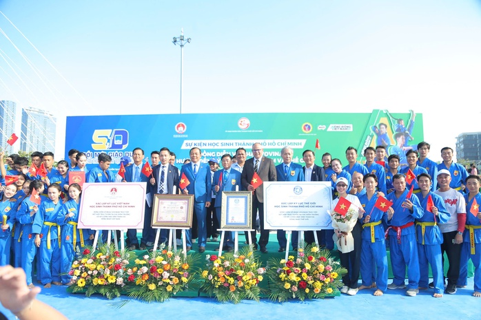 Hơn 60.000 học sinh TP HCM đồng diễn võ nhạc Vovinam, xác lập kỷ lục kép Việt Nam và thế giới - Ảnh 7.