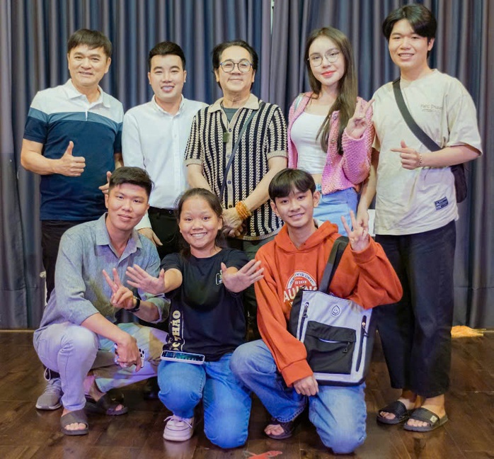 Nghệ sĩ Thành Lộc, Quốc Thảo và chuyện đi diễn bằng xe đạp... - Ảnh 5.