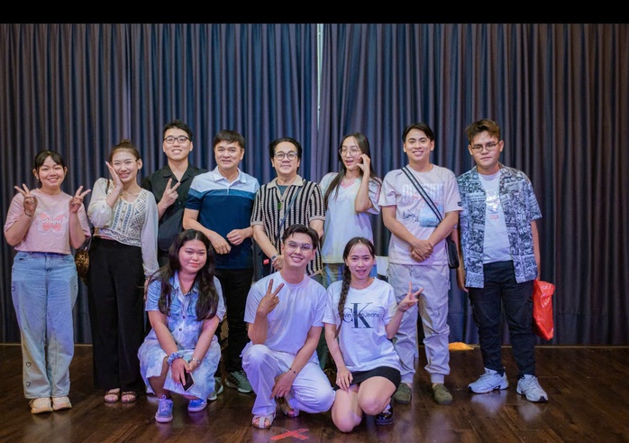 Nghệ sĩ Thành Lộc, Quốc Thảo và chuyện đi diễn bằng xe đạp... - Ảnh 4.