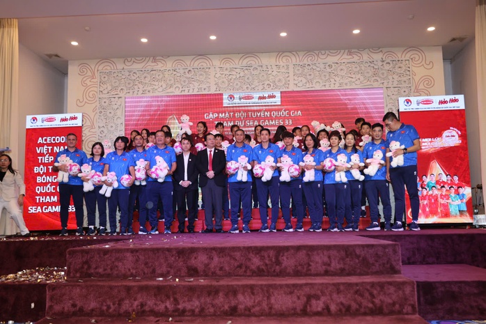 U22 Việt Nam, tuyển nữ quốc gia ủng hộ 100 triệu đồng cho người dân miền Trung bị lũ lụt - Ảnh 4.