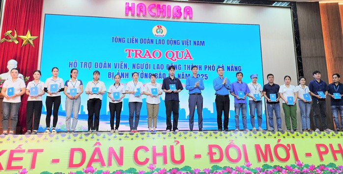 Công đoàn Đà Nẵng chi hơn 18,6 tỉ đồng hỗ trợ đoàn viên bị ảnh hưởng bởi mưa lũ - Ảnh 4.