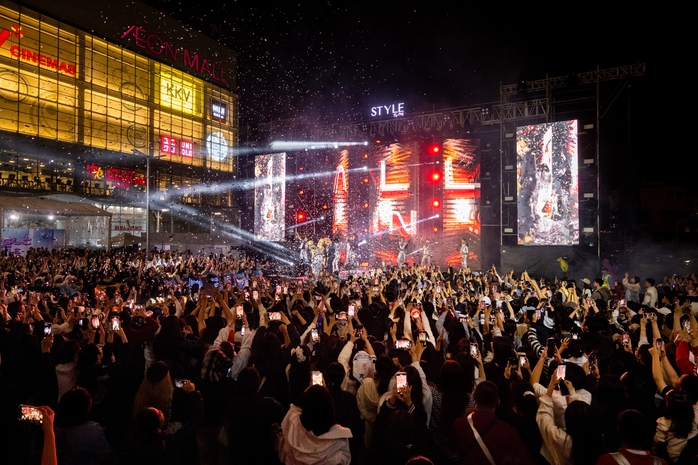 "Cháy" hết mình cùng thần tượng   - Ảnh 1.