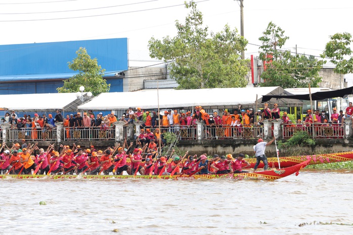 Sức hút từ lễ hội Ok Om Bok ở Cần Thơ: Đội đua ghe ngo vô địch sẽ nhận giải thưởng 200 triệu đồng   - Ảnh 5.