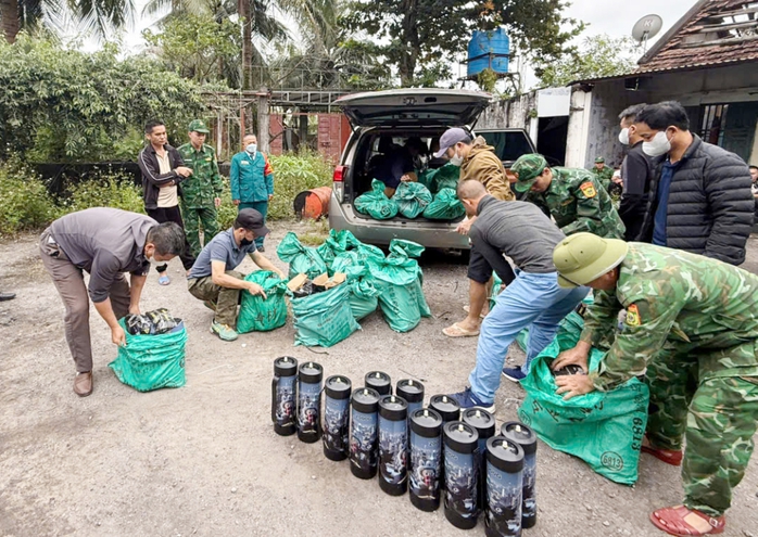 Triệt phá đường dây buôn bán khí cười lớn tại Quảng Ninh - Ảnh 1. Triệt phá đường dây buôn bán khí cười lớn tại Quảng Ninh - Ảnh 1.