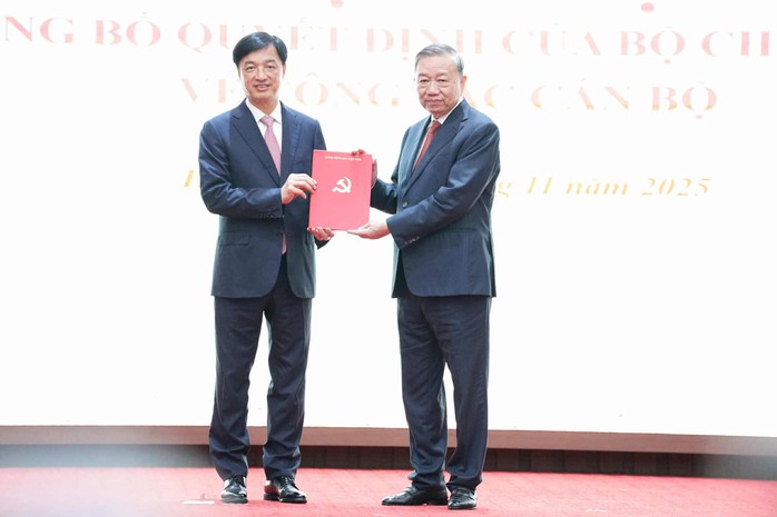 Ông Nguyễn Duy Ngọc giữ chức Bí thư Thành ủy TP Hà Nội - Ảnh 1. Ông Nguyễn Duy Ngọc giữ chức Bí thư Thành ủy TP Hà Nội - Ảnh 1.