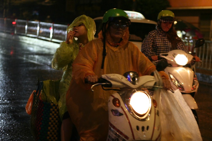 Dự báo thời tiết hôm nay, 5-11: TPHCM có mưa rất to - Ảnh 1.