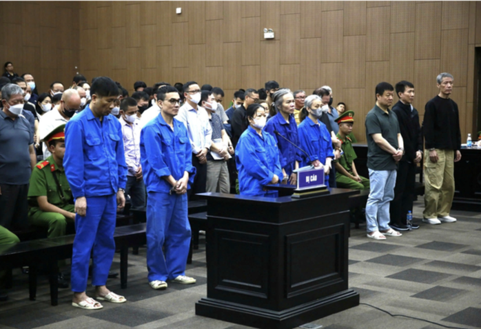 Cựu phó chủ tịch tỉnh bị đề nghị đến 4 năm 6 tháng tù, ca sĩ Vũ Hà bị đề nghị phạt tiền - Ảnh 1.