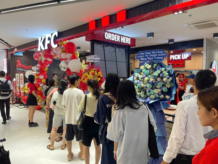 Lãnh đạo TP HCM Tham dự lễ khánh thành Bcons City Mall tại Bình Dương - Ảnh 3. Lãnh đạo TP HCM Tham dự lễ khánh thành Bcons City Mall tại Bình Dương - Ảnh 3.