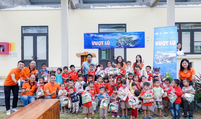 FPT hỗ trợ 4 tấn thuốc, vật tư y tế và chỗ trú an toàn cho người dân vùng lũ miền Trung - Ảnh 5.