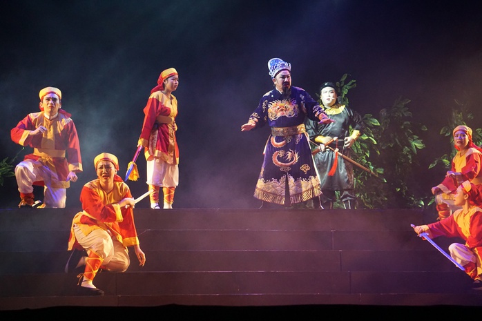 Nhà hát Nghệ thuật Hát Bội TP HCM giới thiệu vở mới "Hiền thần" tại cổng chợ Bình Tây - Ảnh 2.