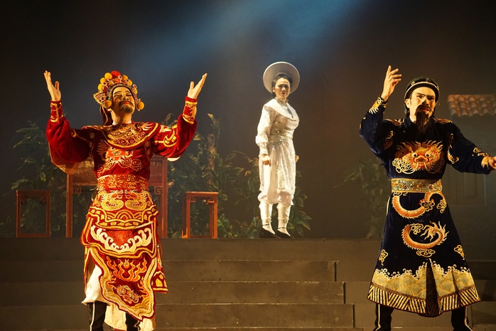 Nhà hát Nghệ thuật Hát Bội TP HCM giới thiệu vở mới "Hiền thần" tại cổng chợ Bình Tây - Ảnh 1.