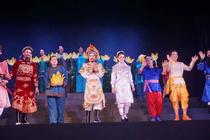 Nhà hát Nghệ thuật Hát Bội TP HCM giới thiệu vở mới "Hiền thần" tại cổng chợ Bình Tây - Ảnh 4.