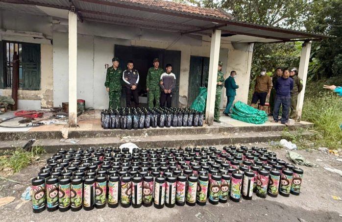 Triệt phá đường dây buôn bán khí cười lớn tại Quảng Ninh - Ảnh 2. Triệt phá đường dây buôn bán khí cười lớn tại Quảng Ninh - Ảnh 2.