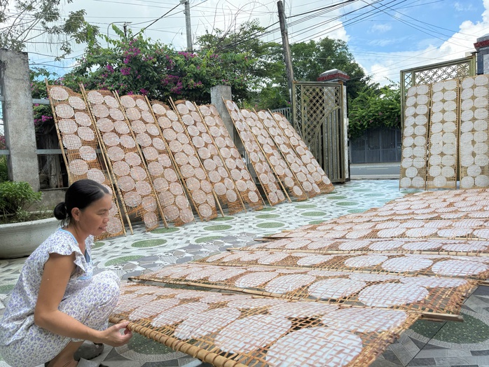 Cuộc thi viết về nghề và làng nghề truyền thống TP HCM năm 2025: “Giữ lửa” bánh tráng An Ngãi - Ảnh 2.