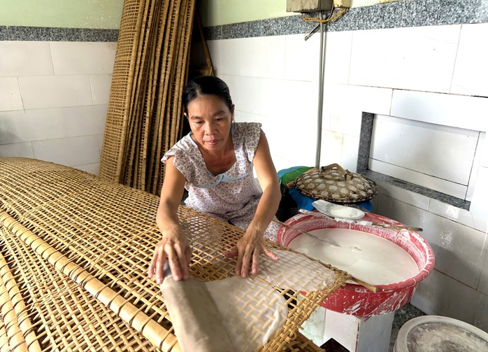 Cuộc thi viết về nghề và làng nghề truyền thống TP HCM năm 2025: “Giữ lửa” bánh tráng An Ngãi - Ảnh 1.