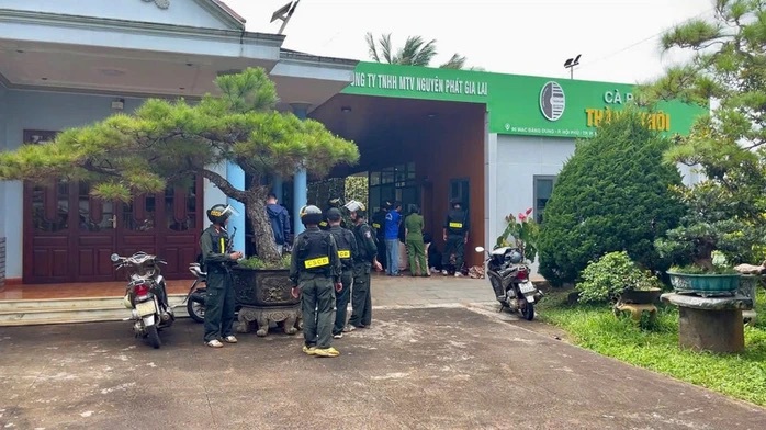 Vụ sản xuất cà phê giả: Khởi tố giám đốc chi nhánh và một nhân viên - Ảnh 1.