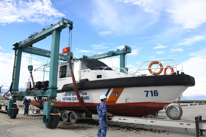 650 cán bộ, chiến sĩ Vùng Cảnh sát biển 3 sẵn sàng ứng phó bão số 13 - Ảnh 2.